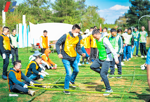 昆明團(tuán)結(jié)鄉(xiāng)名花谷團(tuán)建活動(dòng)案例----竹竿舞傣族民俗團(tuán)建項(xiàng)目 昆明團(tuán)結(jié)鄉(xiāng)名花谷團(tuán)建活動(dòng)案例----竹竿舞傣族民俗團(tuán)建項(xiàng)目