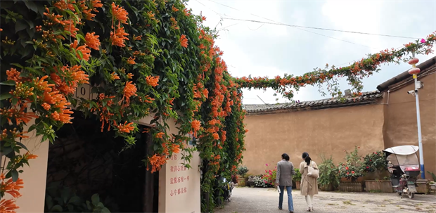 云南旅游,云南旅行社,云南團建公司,云南策劃公司,云南會議會展,昆明旅游,昆明旅行社,昆明團建公司,昆明策劃公司,昆明會議會展：一墻詩情畫意，半日煙火人間！走進雁塔村，點燃深秋的浪漫與閑適~